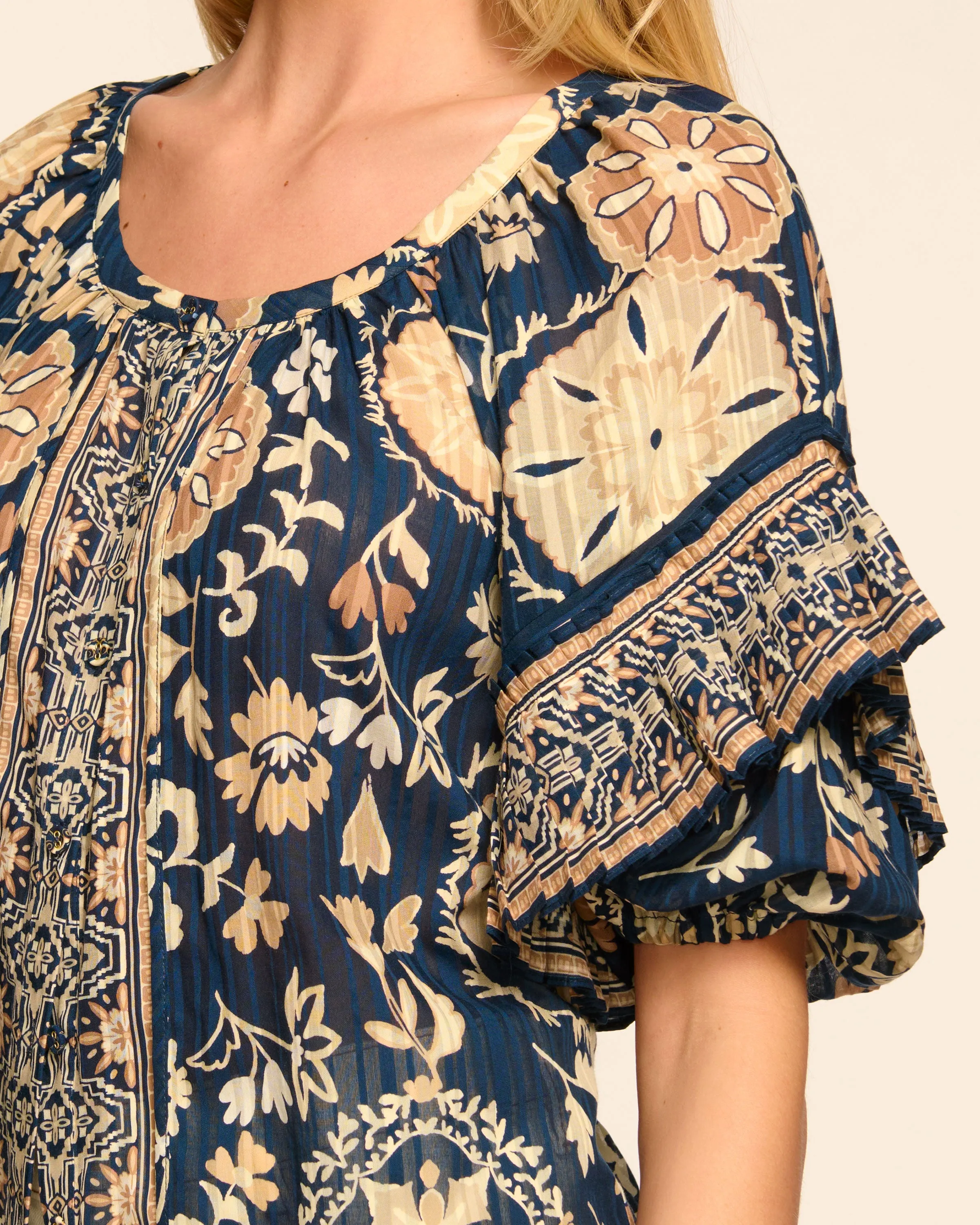 Rebeca Scoop Neck Blouse