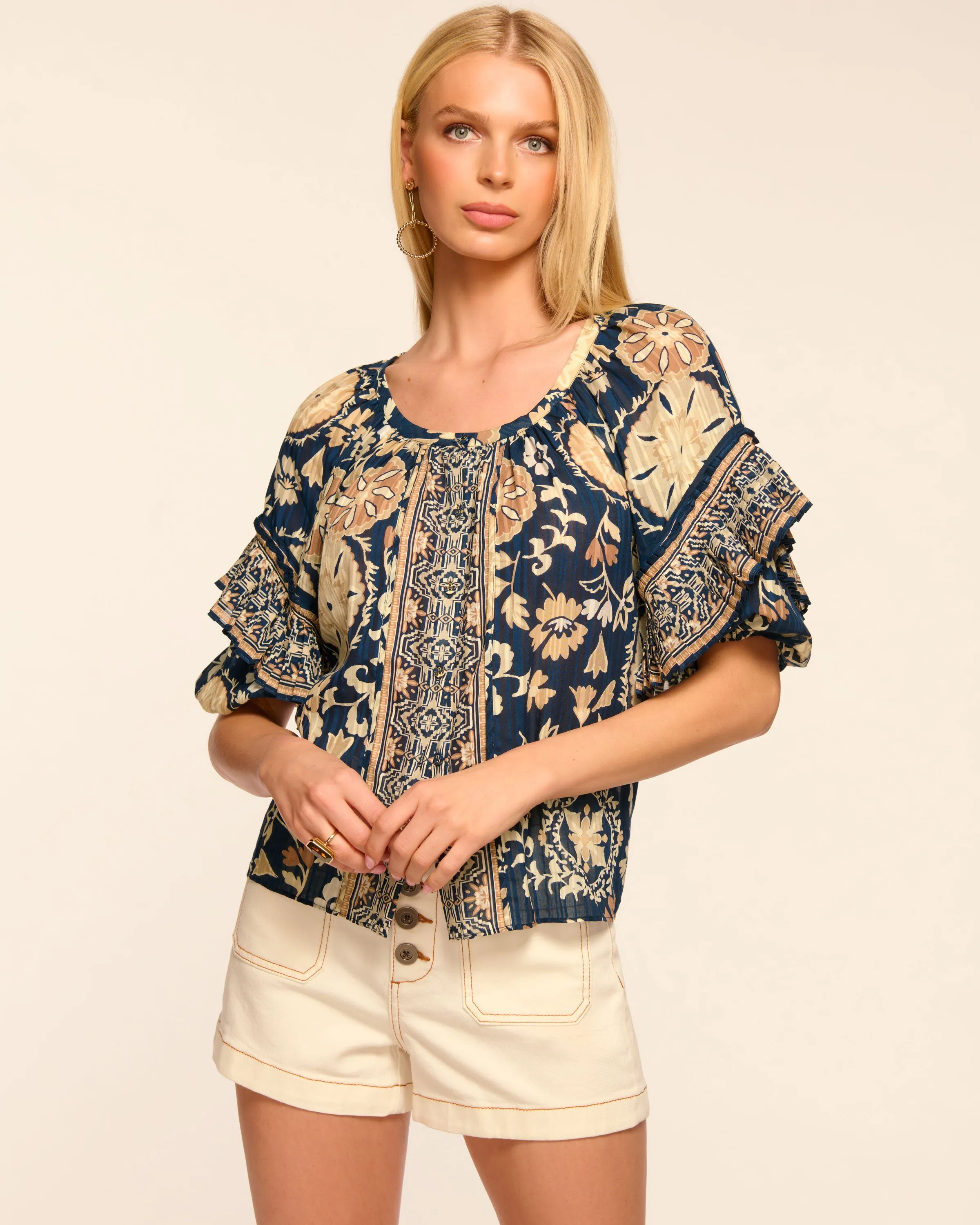 Rebeca Scoop Neck Blouse