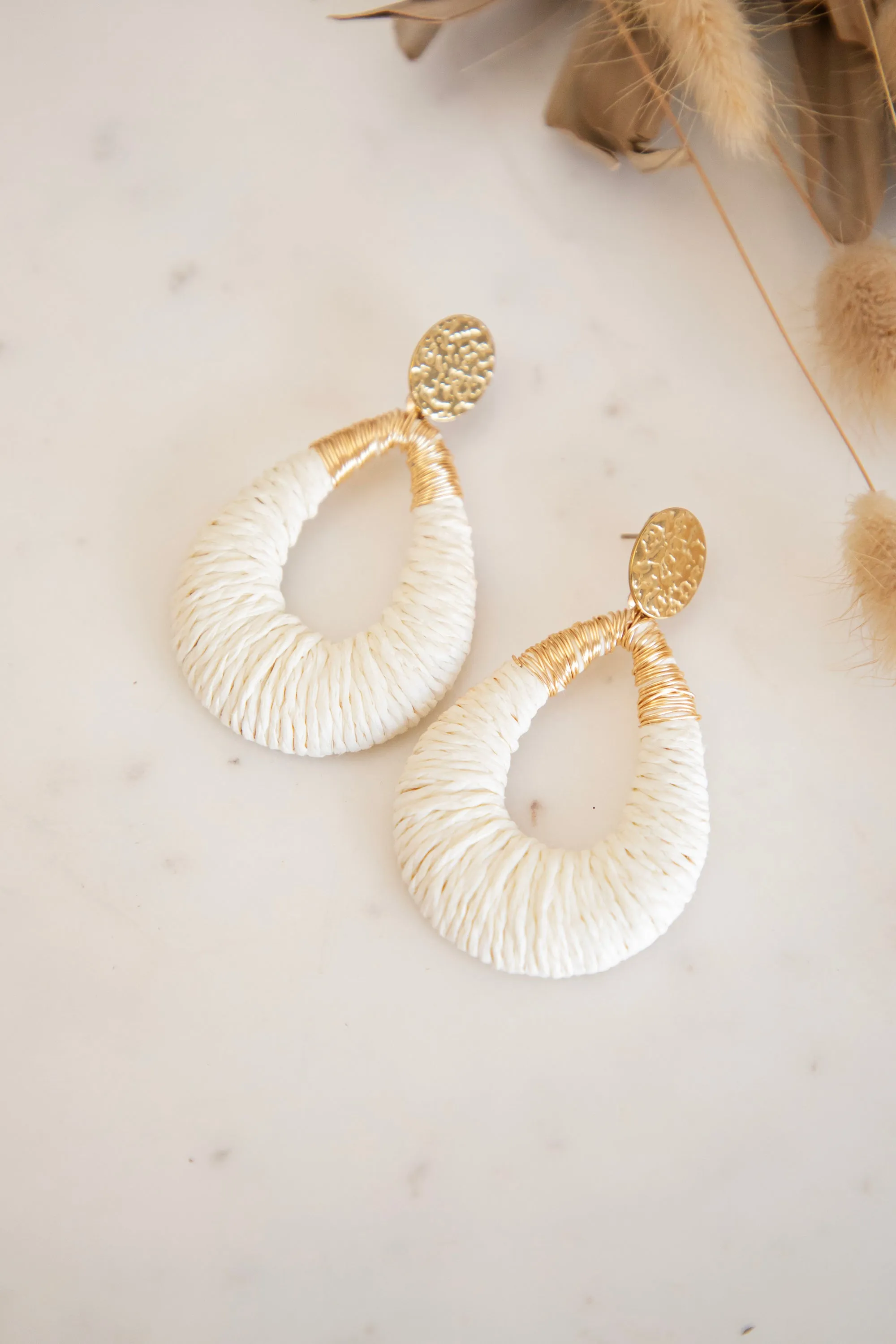Rotan Drop Beige/Gold - Oorbellen