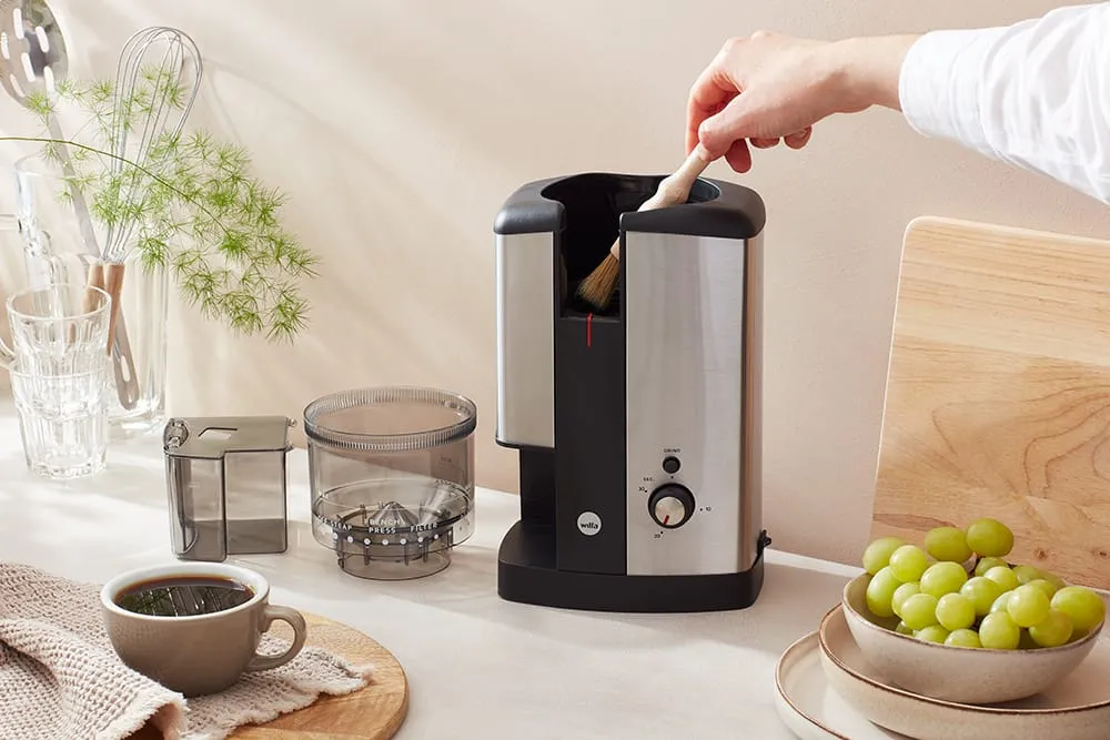 Wilfa Svart Coffee Grinder (Silver)   Hario Drip Kettle Air